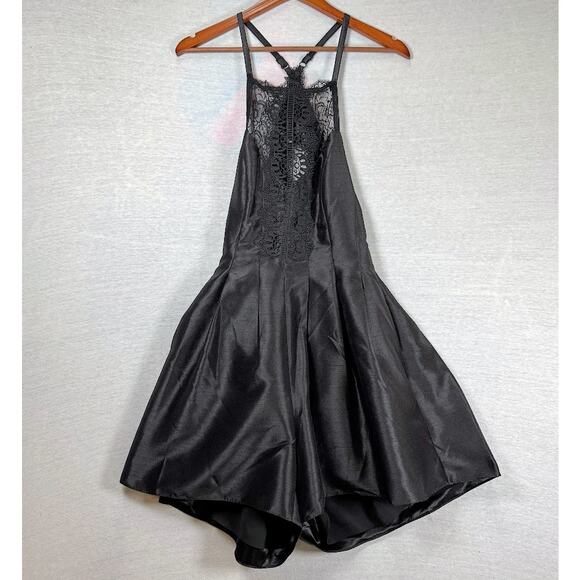NWT- Free People Heart to Heart Lace Crochet Romper in Black Women's Size 6 - Picture 1 of 9